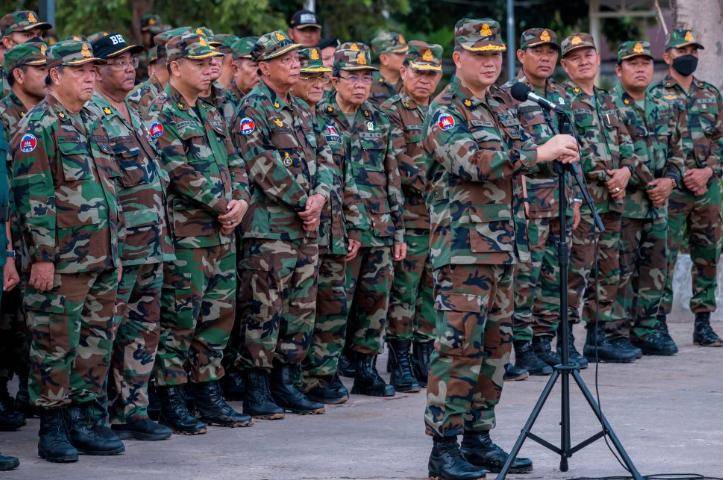 巴黎圣日耳曼vs迈阿密国际_泰国打响战役!洪森接过指挥权巴黎圣日耳曼vs迈阿密国际,两国元首坐镇前线,大战爆发苗头
