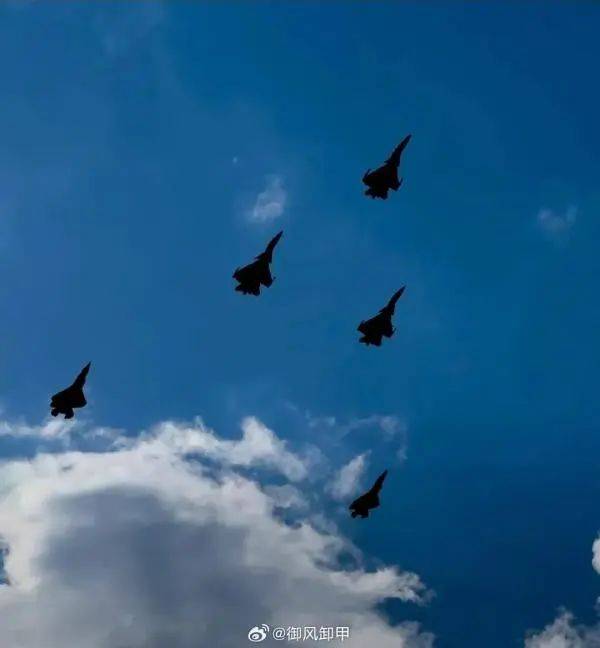 施拿钟基 v 马里汉姆
_阅兵前瞻:我们有必要展示一下最新面貌施拿钟基 v 马里汉姆
,给世界增加一点"确定性"