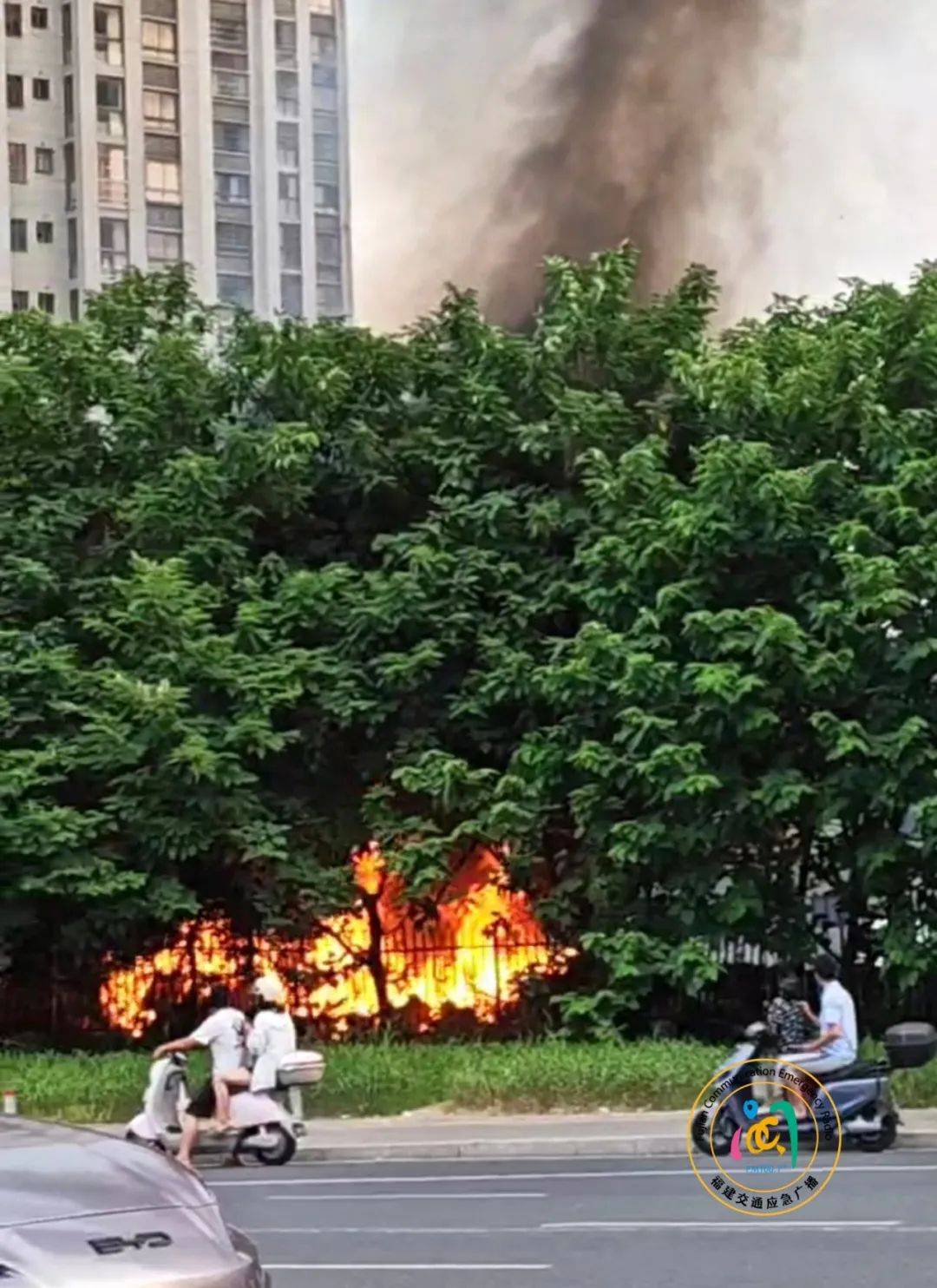 广岛三箭 v 名古屋鲸鱼
_福州一小区发生火灾广岛三箭 v 名古屋鲸鱼
,现场火势较大、浓烟滚滚!