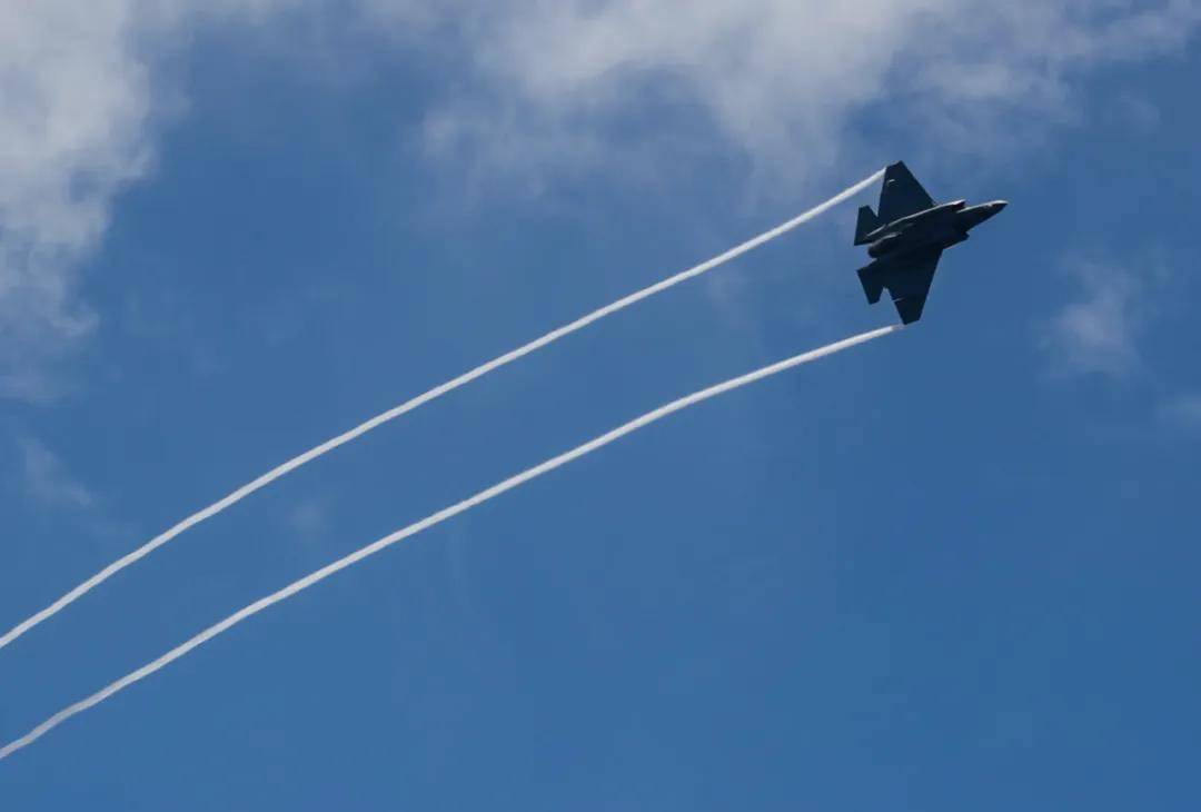冰岛女子甲组联赛_央视公开!美国双航母夹击中国辽宁舰冰岛女子甲组联赛,歼-15挂弹起飞与美军狗斗