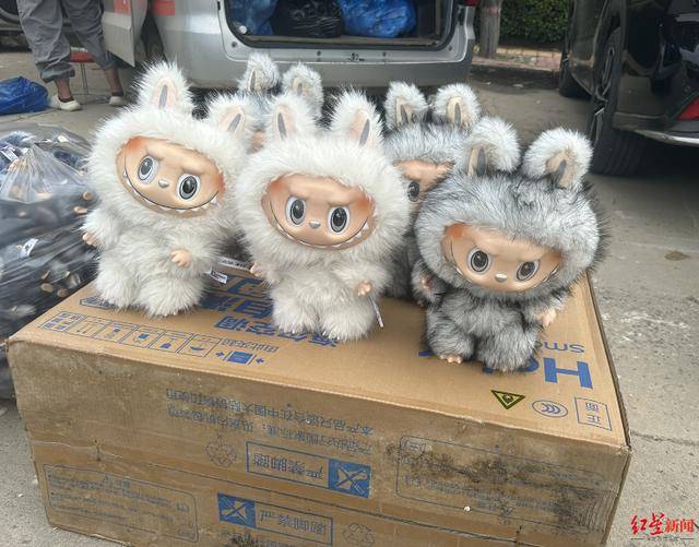 乌兹别克超级联赛_实探衡水盗版LABUBU大集:像卖菜一样摆摊卖乌兹别克超级联赛,商家称如今订单变少生意难做