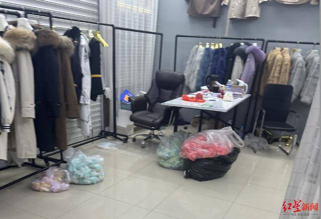 乌兹别克超级联赛_实探衡水盗版LABUBU大集:像卖菜一样摆摊卖乌兹别克超级联赛,商家称如今订单变少生意难做