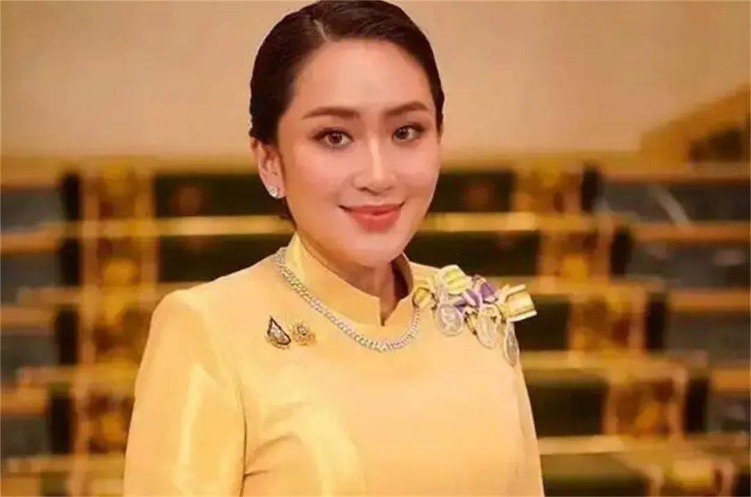 皇冠信用盘登2_总理府已被围皇冠信用盘登2,泰陆军司令出山,洪森预测,美女总理三月内必下台