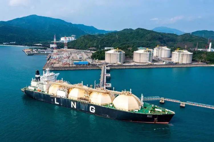 皇冠足球平台代理_伊朗以色列这一仗皇冠足球平台代理,让中国改变了想法,普京终于等来天赐良机?