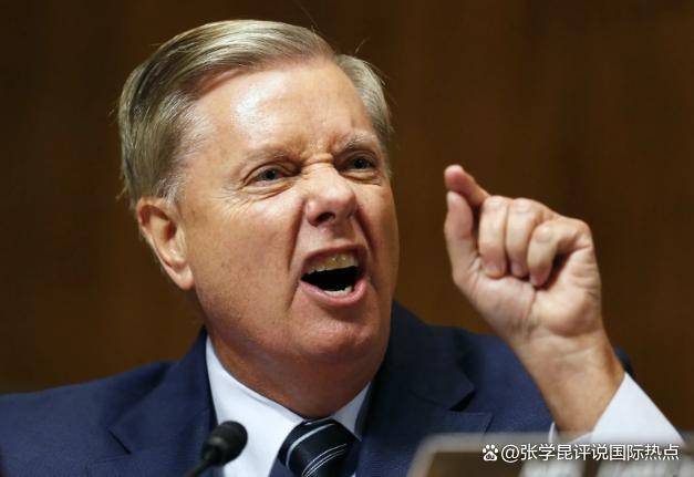 萨连斯基VS维图斯_特朗普杀了个回马枪萨连斯基VS维图斯,对中国加税500%?中国随时收回甜枣奉上巴掌