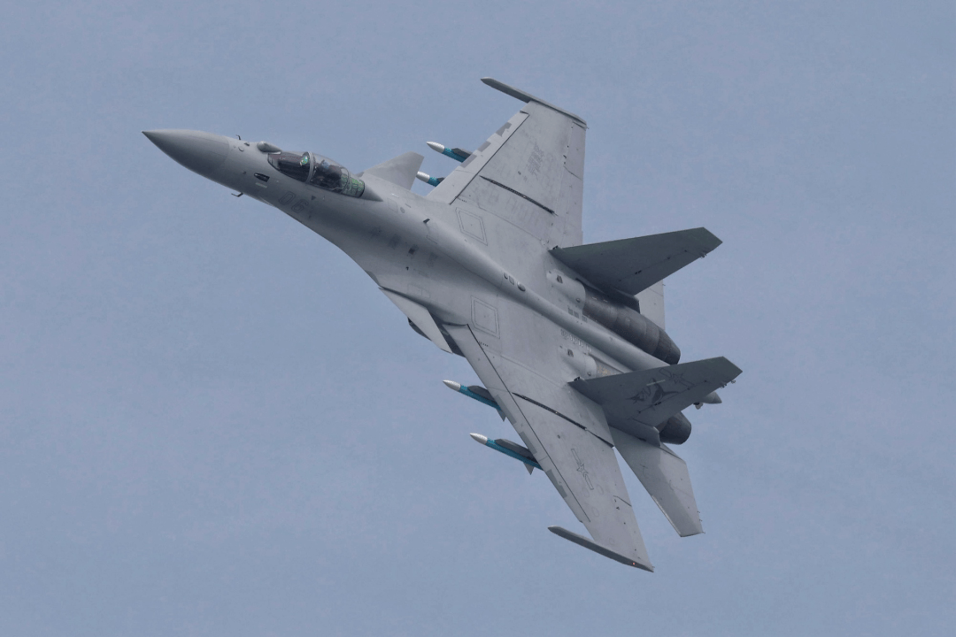 乌拉尔图VS利文哥特奴_央视曝光中国航母24架歼-15出动全过程乌拉尔图VS利文哥特奴,遭遇美军F/A-18谁更强?