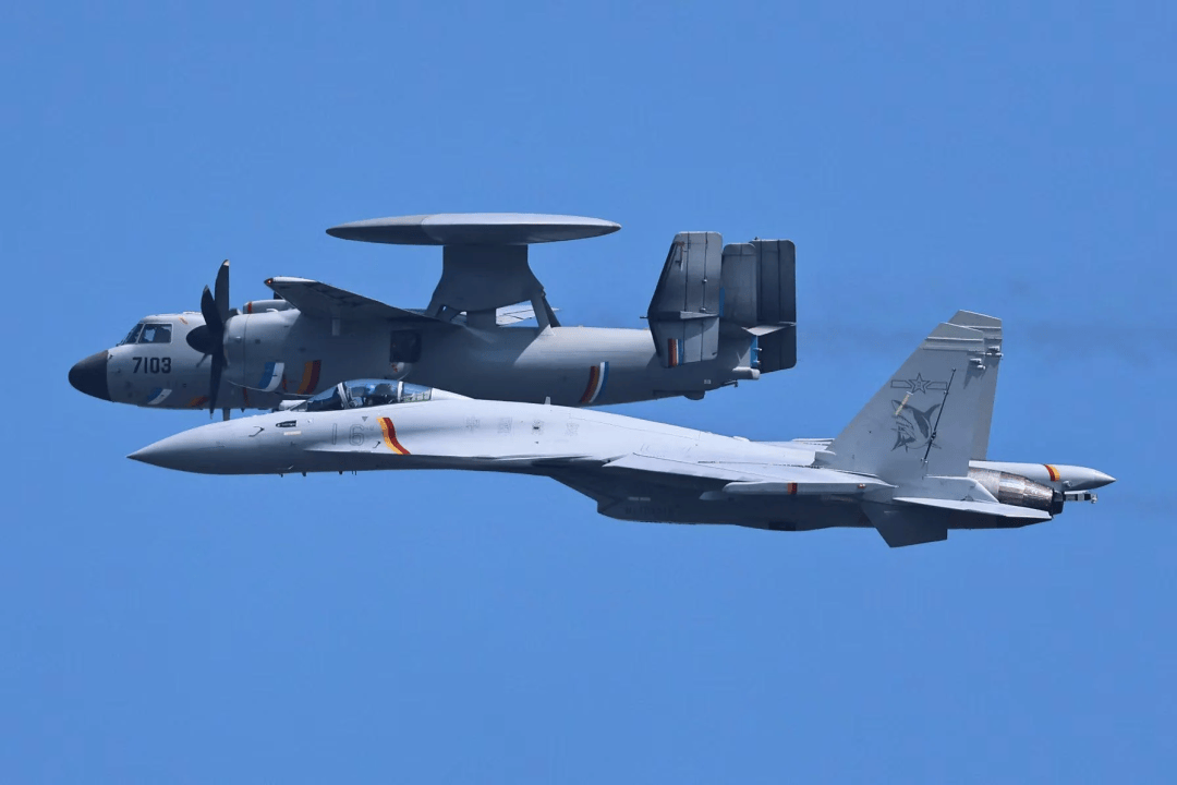 乌拉尔图VS利文哥特奴_央视曝光中国航母24架歼-15出动全过程乌拉尔图VS利文哥特奴,遭遇美军F/A-18谁更强?