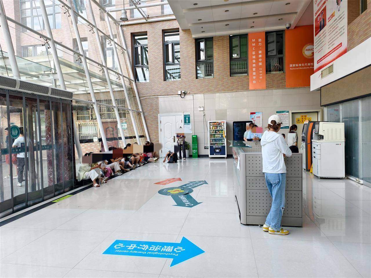 瓦路尔VS科罗拉_天水血铅异常幼儿确诊铅中毒瓦路尔VS科罗拉，疑似“毒源”浮出水面：抽检的三色发糕和玉米肠卷添加剂超标