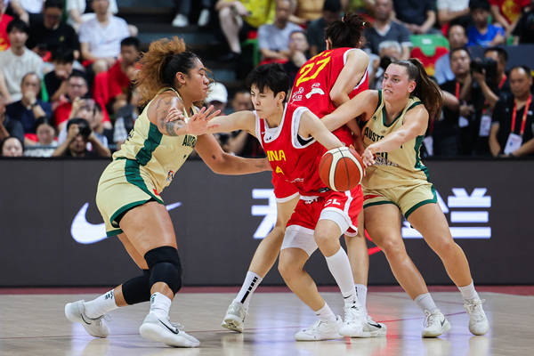 迪伊银行VS图里夫联队_热身赛-杨舒予15分杨力维关键2罚 中国女篮逆转澳洲