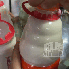 世俱杯四强分析
_“开盖后发现有蛆世俱杯四强分析
,再开一瓶,还是有蛆…”娃哈哈回应→