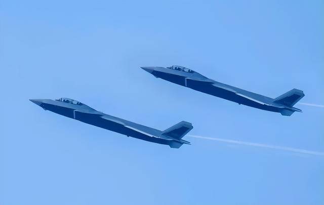 世界球会冠军杯决赛_全新黑色歼-20亮相世界球会冠军杯决赛,座舱很抢眼,美媒无奈承认:中国已领跑美国