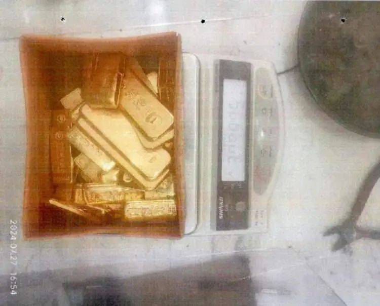 乌德勒支VS赫拉克莱斯_小树林里接头乌德勒支VS赫拉克莱斯,一天背走2000多万元黄金!上海两人被判刑