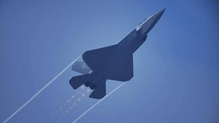 多德勒支VS坎布尔_全世界首支混编双五代机多德勒支VS坎布尔，美媒：中国空军歼-35实力远超西方F-35