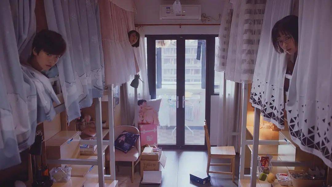 皇冠足球平台在哪里注册_“在走廊偶遇都会尴尬”皇冠足球平台在哪里注册,00后大学舍友咋成了最熟悉的陌生人