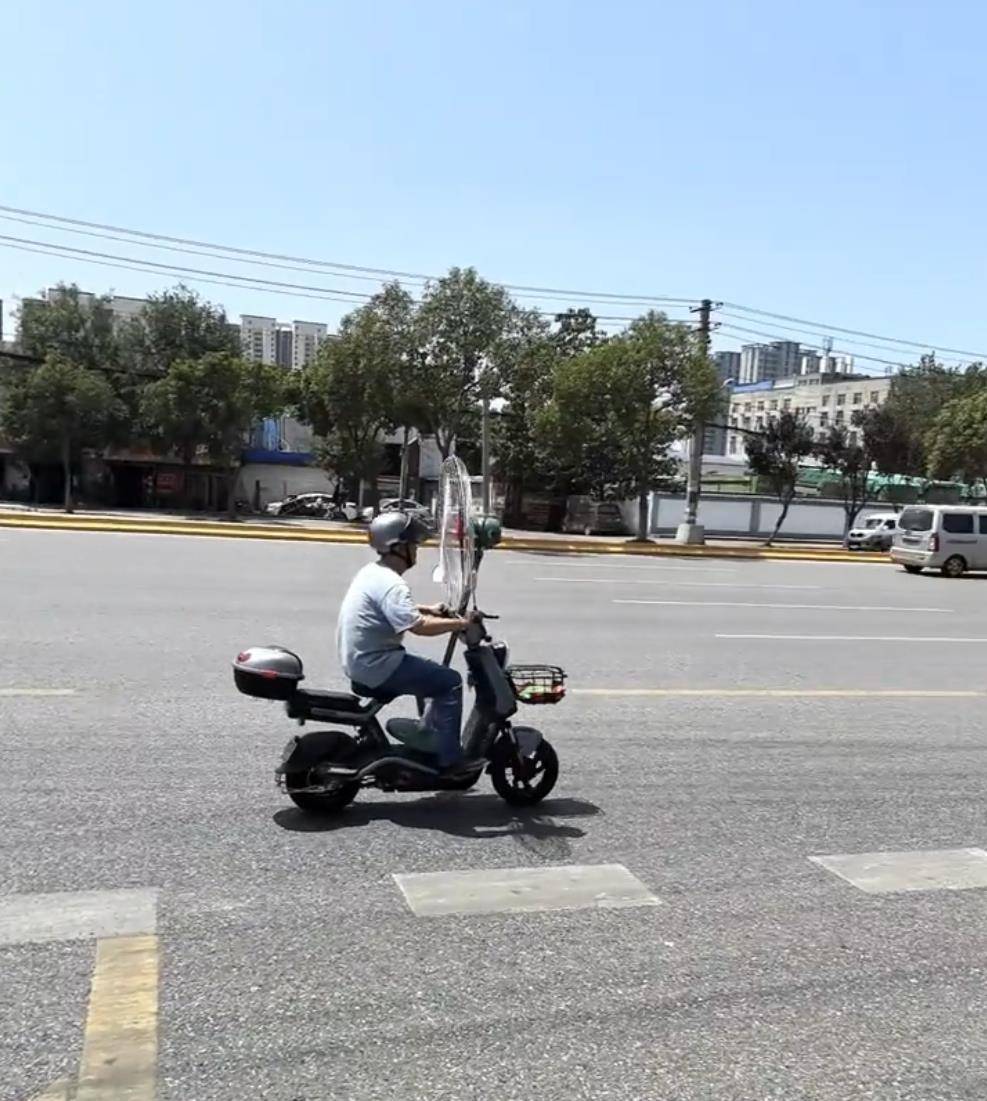 怎么申请皇冠信用網_西安高温把柏油马路“晒化”了怎么申请皇冠信用網,记者实测街头温度超60℃,专家解读为何温度比天气预报高