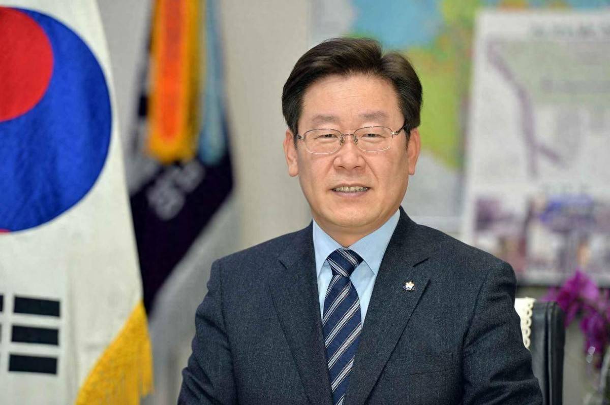 介绍个信用网网址_李在明打破沉默!回应93阅兵缺席:美方别误会介绍个信用网网址,不是亲华