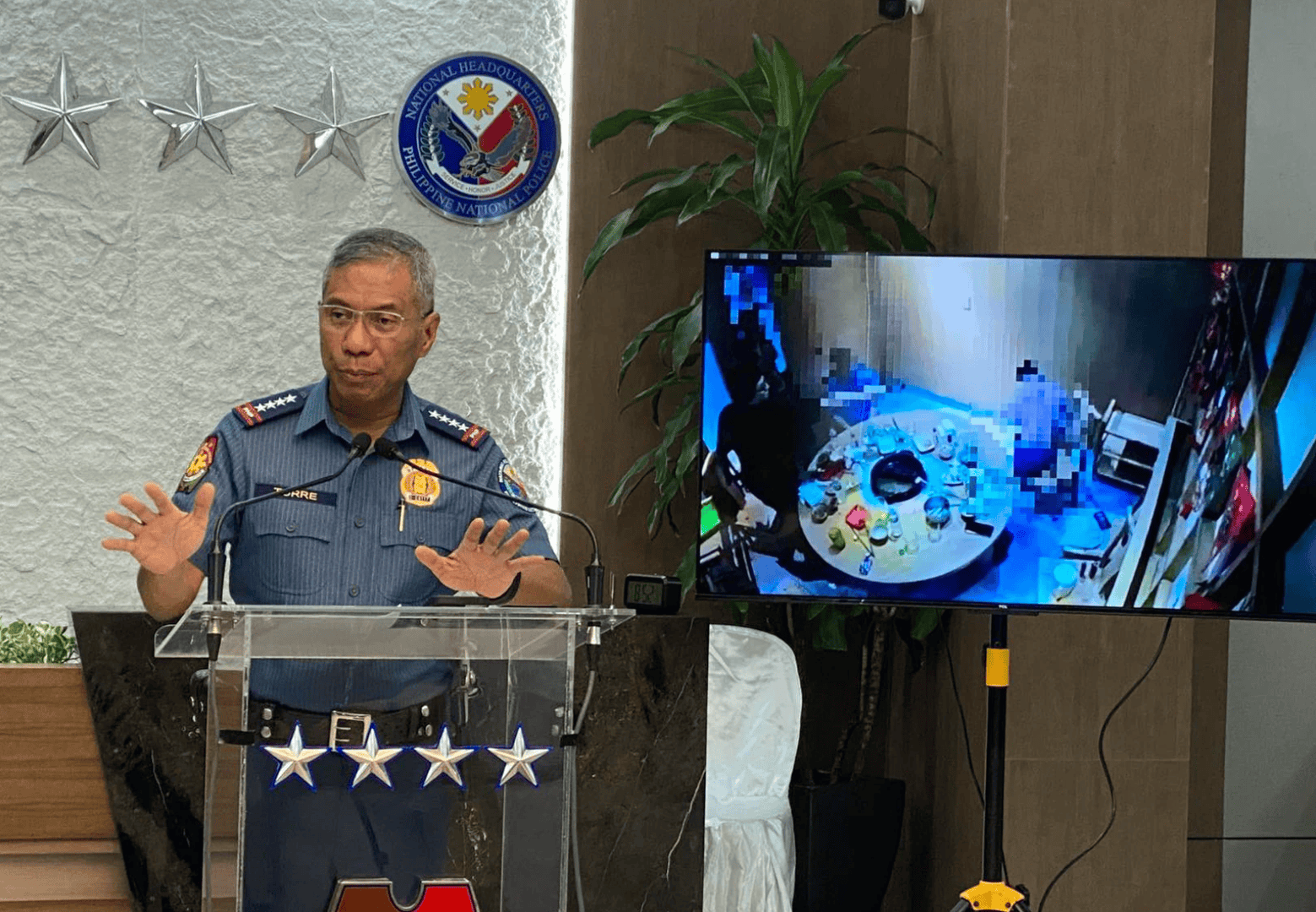 皇冠登录地址_连开七枪射杀一中国男子皇冠登录地址,菲律宾火锅店枪击案嫌疑人落网!还涉嫌绑架14岁中国男孩