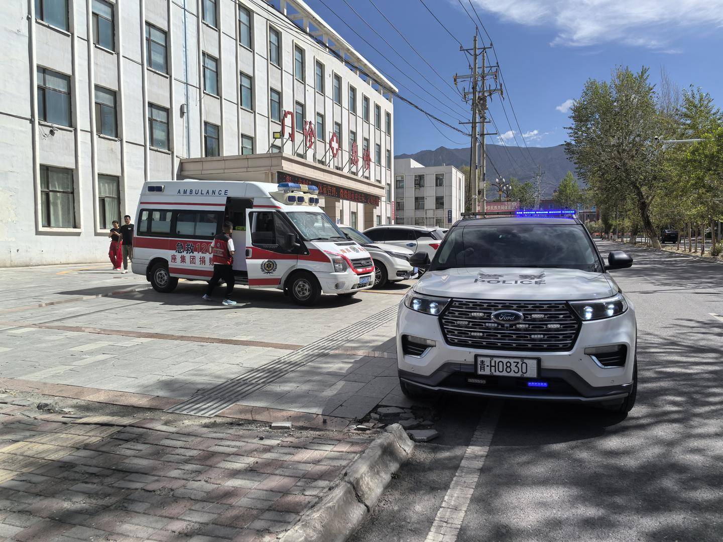 皇冠登一登二登三区别_青海一男子被罕见剧毒阿拉善蝮蛇咬伤皇冠登一登二登三区别,因无血清一度想放弃治疗 警车开道转运700公里救命