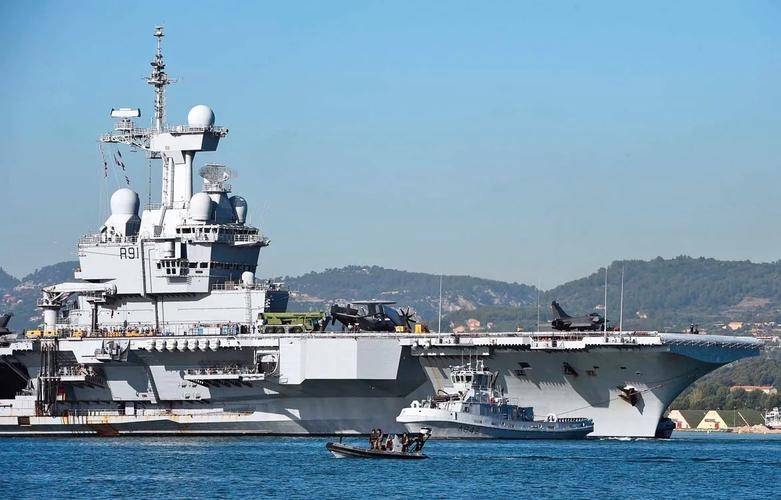 皇冠足球平台在哪里注册_停靠琉球遭拒皇冠足球平台在哪里注册,苏35飞过甲板,中俄日皆不留情,法国航母自讨烦恼