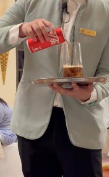 皇冠信用盘开户_市监部门回应“上海和平饭店罐装可乐一杯卖50元”：属市场调节价皇冠信用盘开户，只要消费者愿意买单