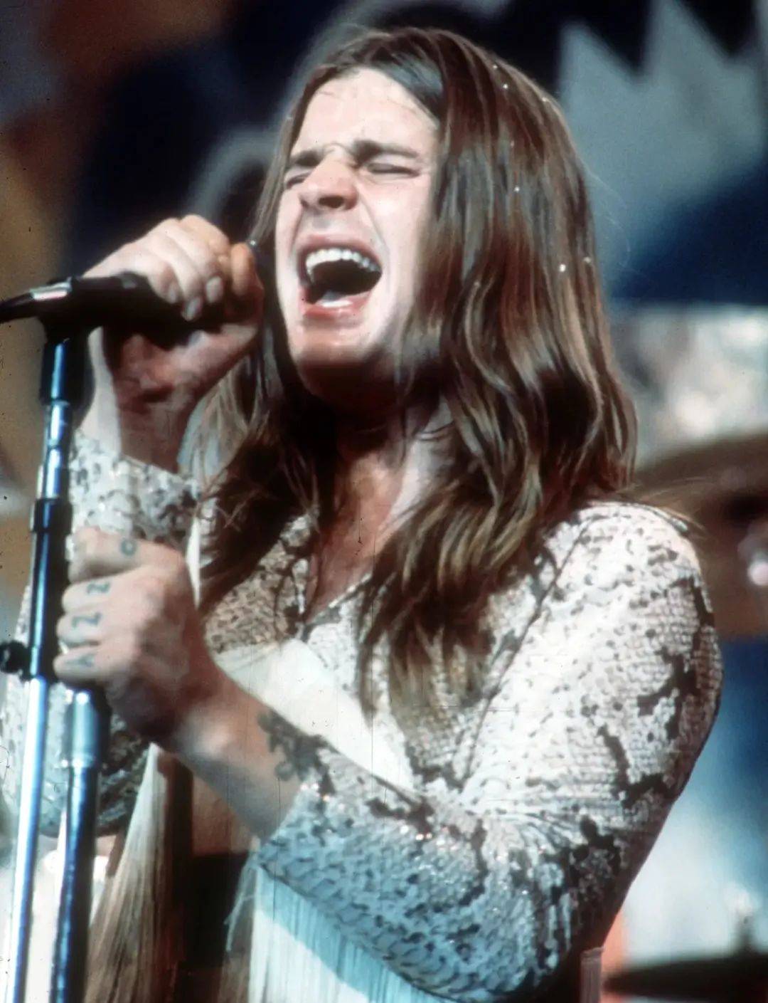 皇冠代理登1租用_“活传奇”去世皇冠代理登1租用!17天前还在开演唱会……