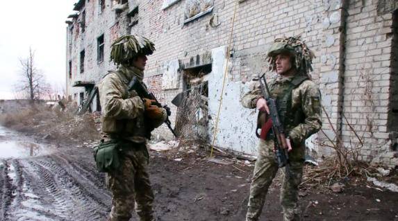 皇冠足球会员注册_俄军敢死队突入红军城皇冠足球会员注册,乌军被打得手忙脚乱,泽连斯基面临“逼宫”局面