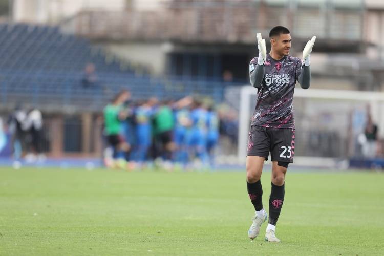 皇冠登3代理申请_官方:AC米兰与27岁门将德维斯-巴斯克斯协商解除合同