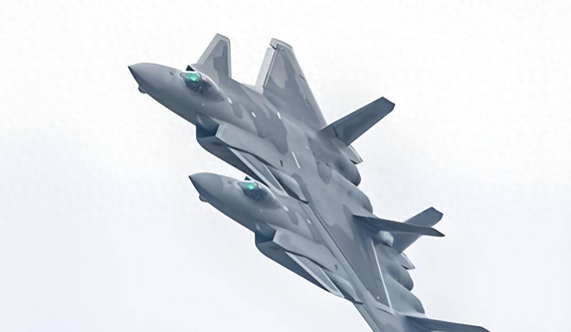 信用网怎么开户_西方震惊!中国空军崛起!飞行员付出巨大:年训超200小时信用网怎么开户,是美国军队近两倍