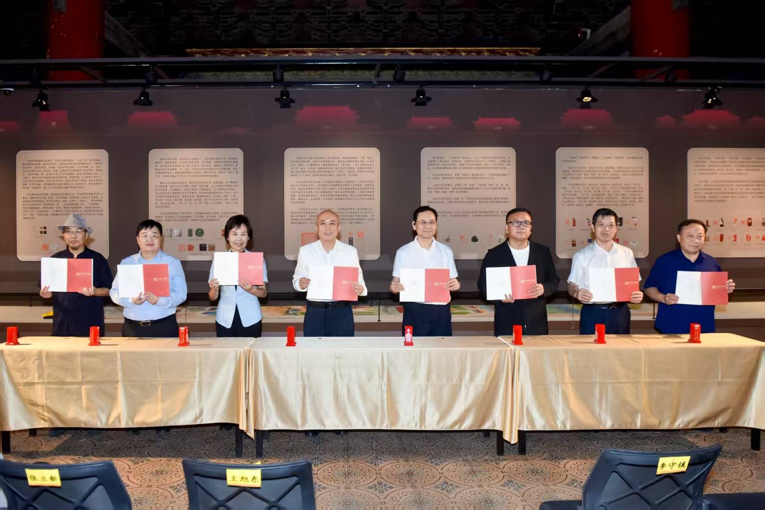 足球比赛外围买球网站_金石印记足球比赛外围买球网站,篆刻中轴华章“世界文化遗产北京中轴线——印记北京中轴线大众篆刻作品展故宫站”开幕