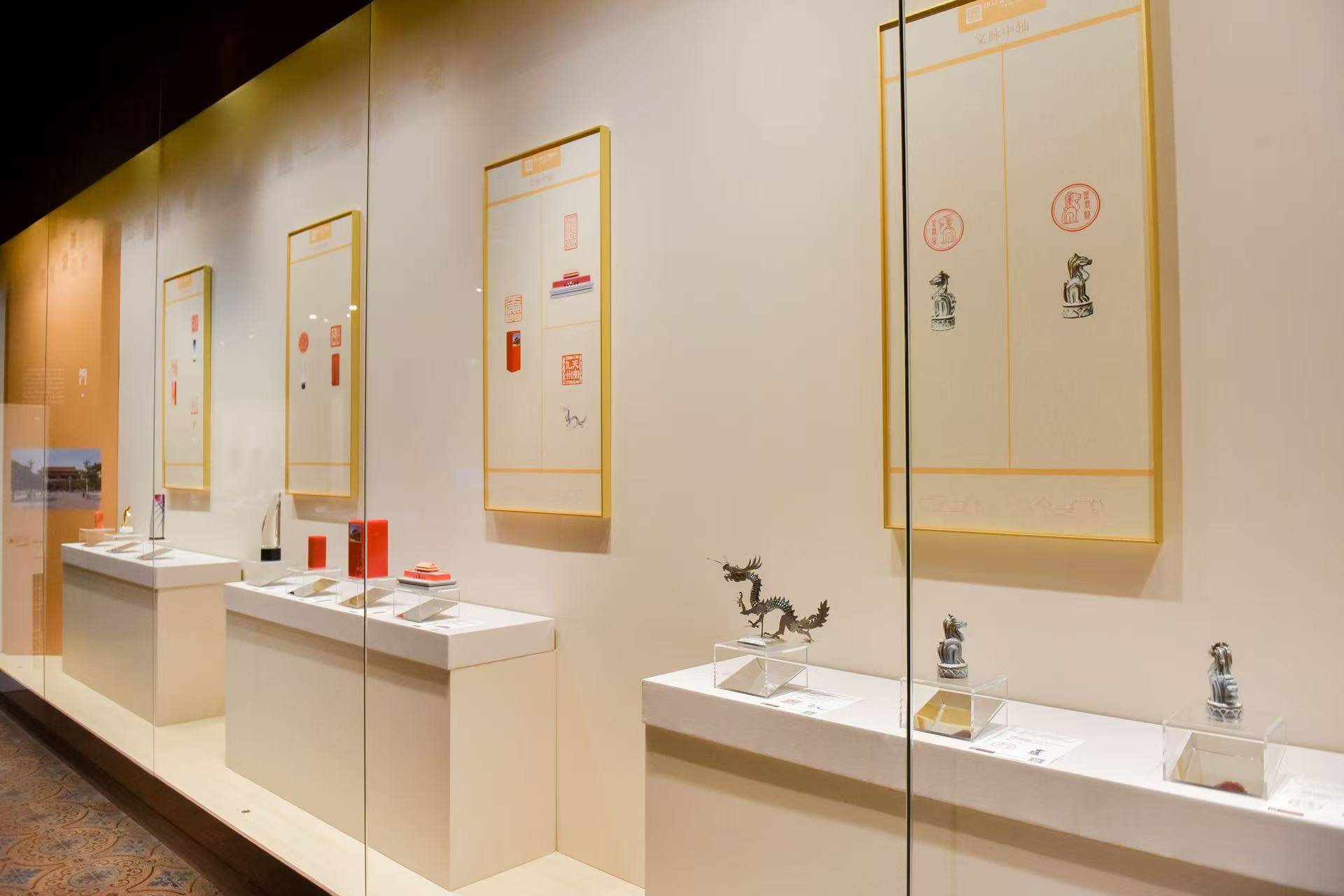 足球比赛外围买球网站_金石印记足球比赛外围买球网站,篆刻中轴华章“世界文化遗产北京中轴线——印记北京中轴线大众篆刻作品展故宫站”开幕