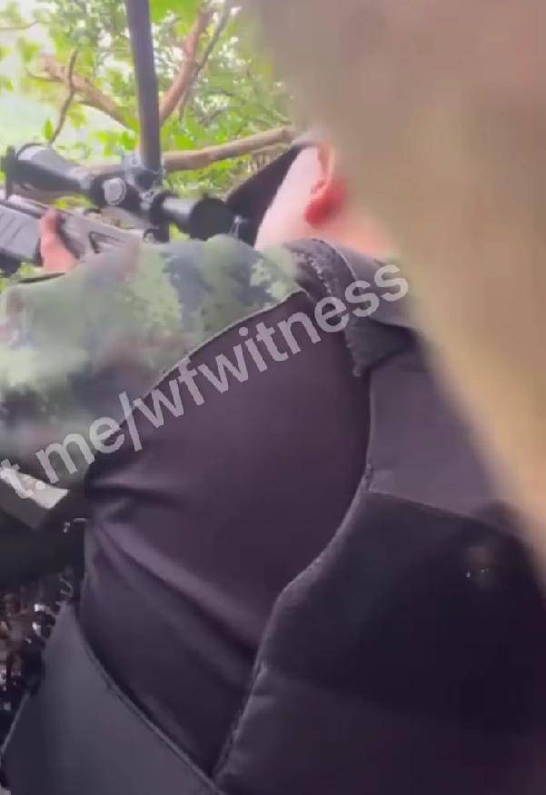 皇冠信用网会员注册_泰国狙击手开火皇冠信用网会员注册,中国85高机打出超越射击,柬埔寨战士光膀子打81