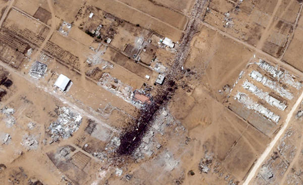 皇冠信用網如何开户_美国卫星公司发布图像:加沙人民围住援助卡车皇冠信用網如何开户,他们的痛苦与绝望从太空都能看到