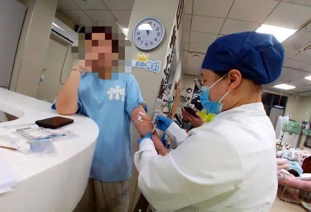 怎么申请皇冠信用網_上海一女子开车肇事后怎么申请皇冠信用網,第一件事竟是逃回家喝酒……已被刑拘!