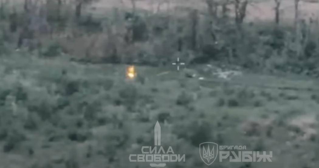 皇冠信用开号_乌军称救出一名被困俄军后方的士兵：用无人机空投电动自行车