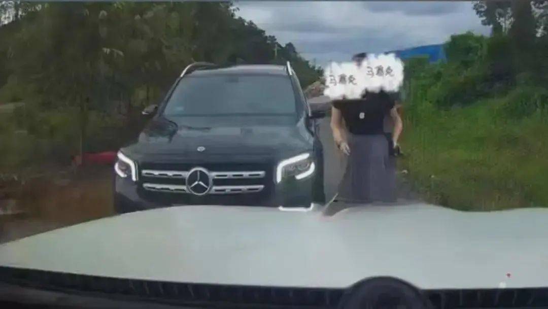 皇冠信用盘会员开户_人民网评:奔驰女司机亮证风波调查皇冠信用盘会员开户,如何确保经得起检验?