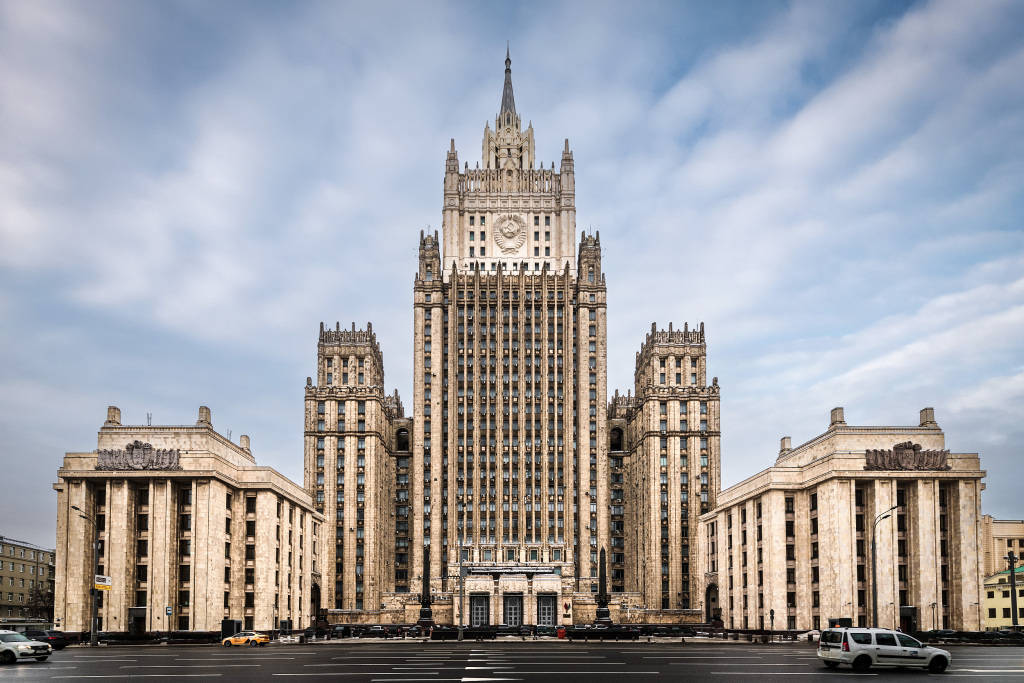 皇冠信用盘需要押金吗_俄外交部:部署中短程陆基导弹的限制已与俄无关