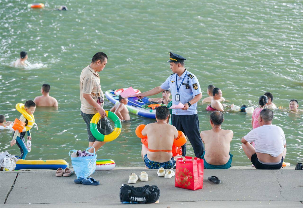 如何代理皇冠信用网_武汉多部门联合行动并提醒市民:远离两江通航水域如何代理皇冠信用网,莫让消暑变险情