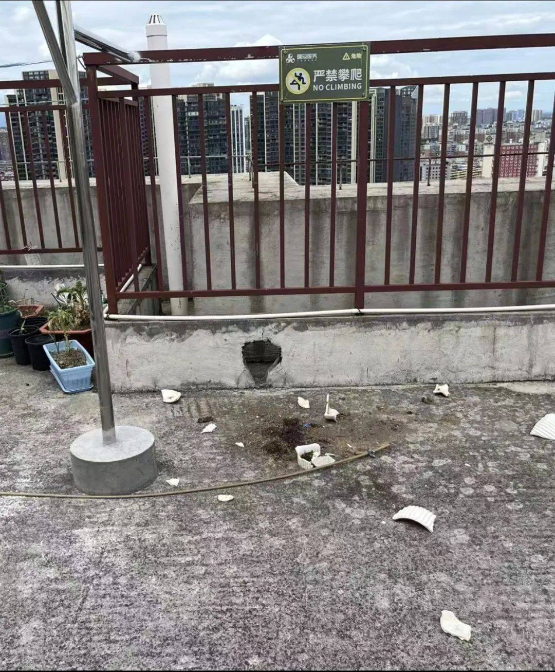 皇冠信用盘如何注册_湖南衡阳29岁女子疑被男友施暴后从25楼跳下身亡 男友徐某此前还刺激说:“你放心皇冠信用盘如何注册,她不会去死的”