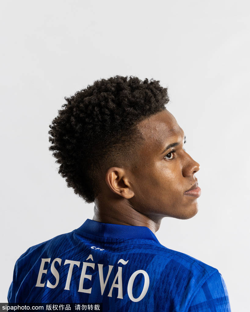 皇冠足球平台在哪里注册_乌戈丘库转会伯恩利:切尔西中场新篇章的背后故事与战术价值分析