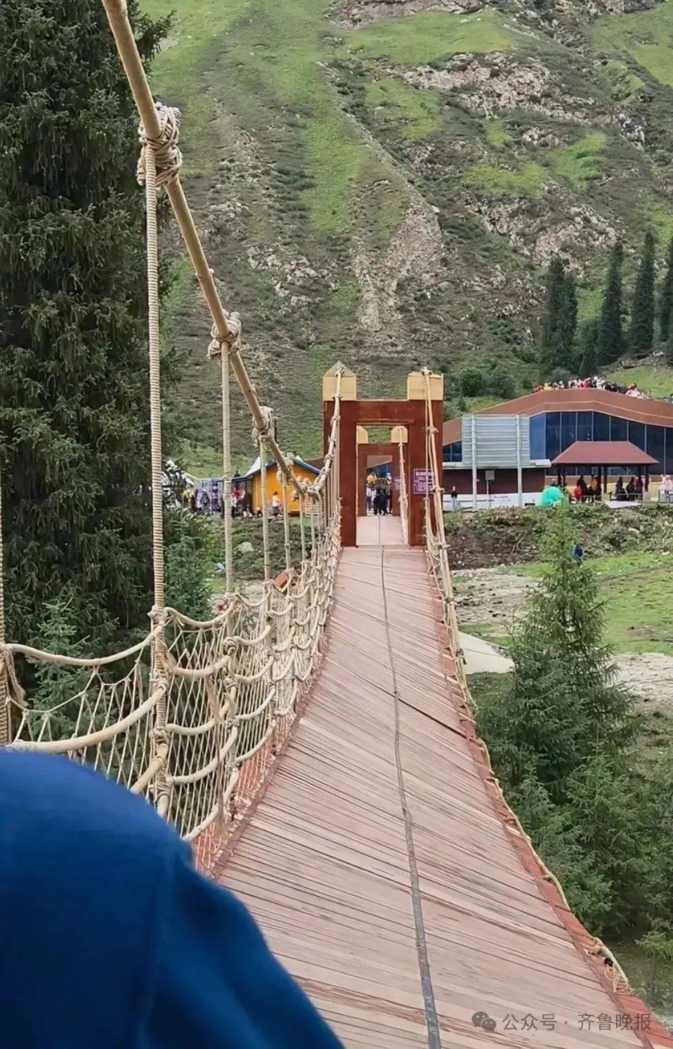 皇冠信用网代理如何注册_5人遇难24人受伤!新疆伊犁一景区吊桥桥索断裂皇冠信用网代理如何注册,亲历者称“现在手还在不断颤抖”