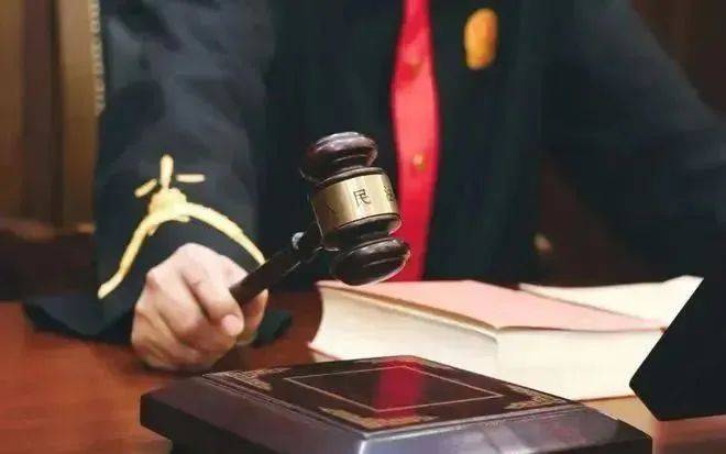 皇冠信用網在哪里开通_会计主任被调岗干保洁!虽薪资不变皇冠信用網在哪里开通,但拒服从安排!公司:旷工,辞退!双方闹至法院…