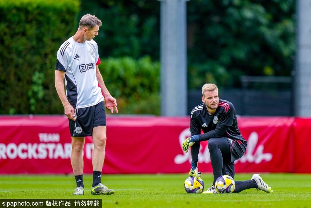 皇冠信用網在哪里开通_曼联双喜临门:奥纳纳与齐尔克泽伤愈复出皇冠信用網在哪里开通,备战英超首战阿森纳