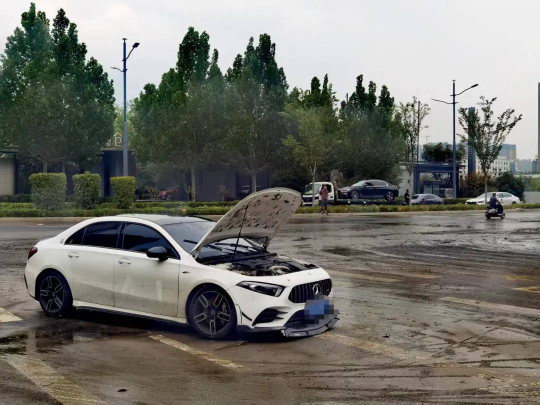 皇冠信用網如何开户_郑州暴雨致京广路隧道被淹皇冠信用網如何开户,亲历者:车是飘起来的,很害怕,有人爬梯子离开 2021年也曾淹没多台车辆