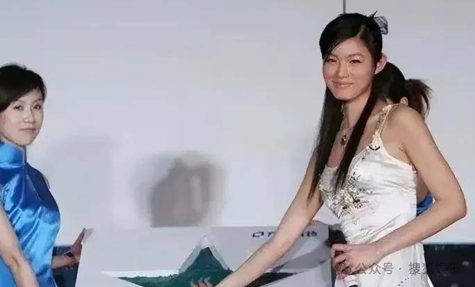 皇冠信用網在线开户_从爆红到突然消失好几年皇冠信用網在线开户，再出现已经胖到大家不敢认了？