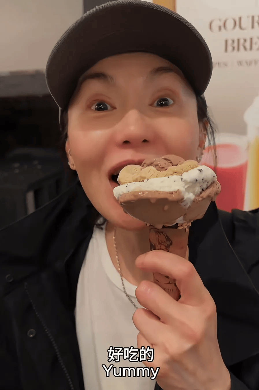 皇冠信用網怎么弄_60岁张曼玉突然罕见露面皇冠信用網怎么弄，疯狂自曝！网友：她眼里还有光