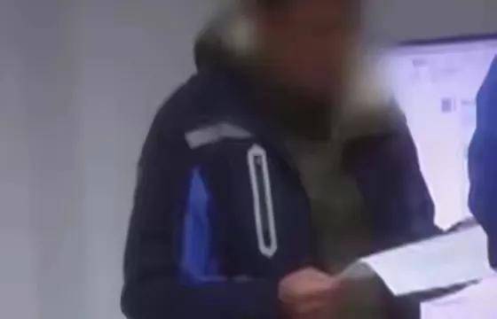 皇冠信用盘押金多少_拔几个插头收费300元皇冠信用盘押金多少!男子质疑啄木鸟“维修刺客”:他就没有修