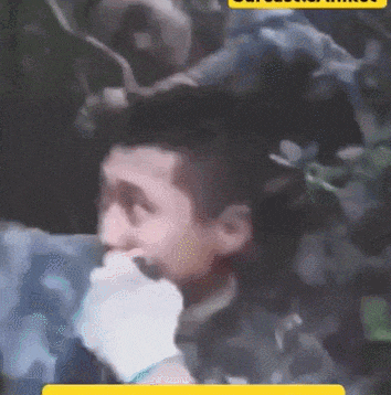 皇冠信用代理_首次曝光!解放军缴获印度英萨斯步枪合影皇冠信用代理,用起来像垃圾!