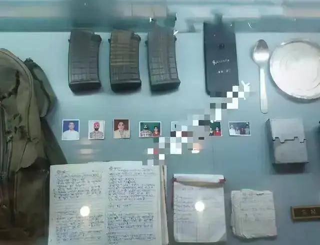 皇冠信用代理_首次曝光!解放军缴获印度英萨斯步枪合影皇冠信用代理,用起来像垃圾!