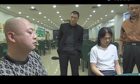 皇冠信用代理_首次曝光!解放军缴获印度英萨斯步枪合影皇冠信用代理,用起来像垃圾!