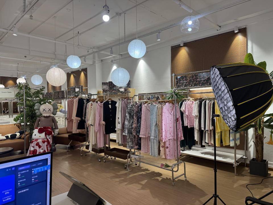 皇冠信用网怎么租_成本仅20元!上海警方成功破获一起生产、销售假冒品牌案皇冠信用网怎么租,涉案金额4500余万元